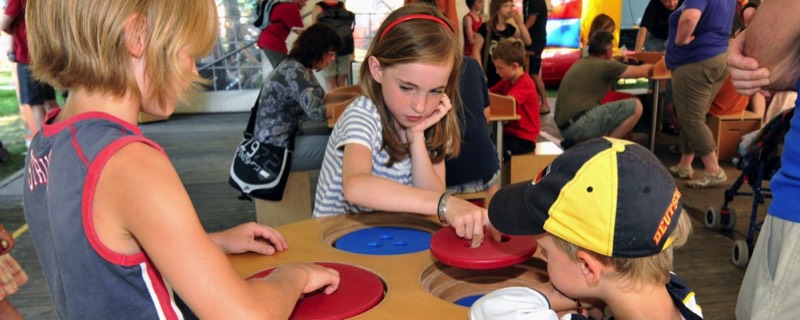 Kinder beim Erleben. Mathematikum bei 3 Tage Marburg.